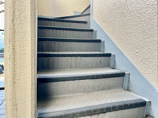 エスカイア等々力　外階段