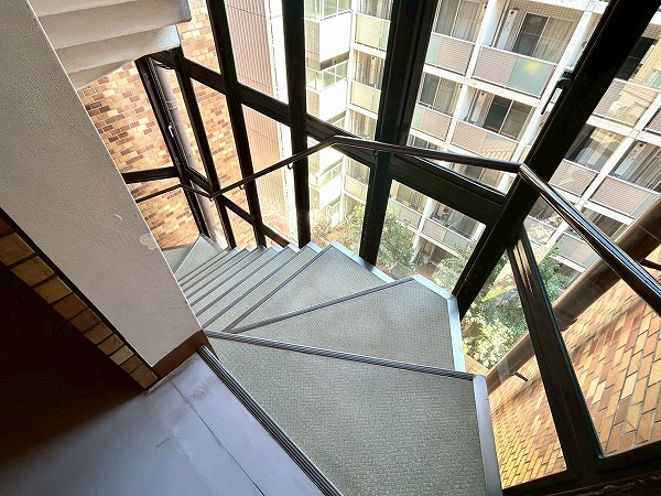 参宮橋ペアシティ　内階段