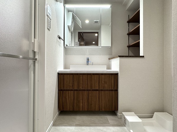 ライオンズプラザ池田山_清潔感ある洗面室の写真