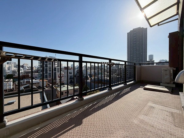 ウィスティリアコート代官山_バルコニーの写真