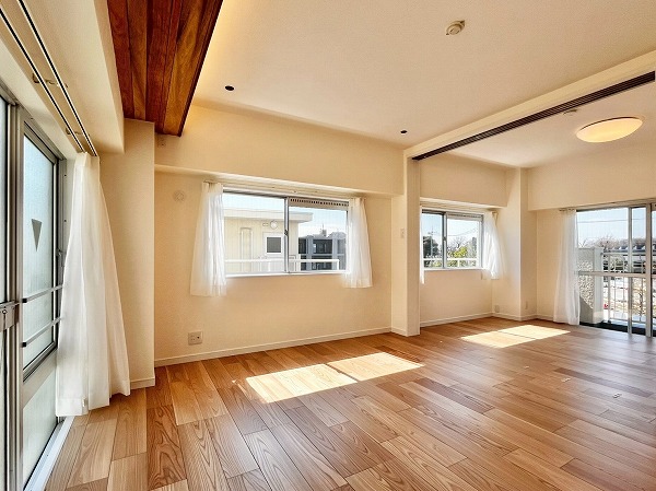 三井馬事公苑南ハイツ_日当たりのいい洋室の写真4