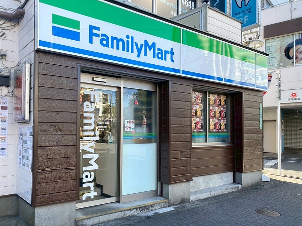 ファミリーマート 用賀駅前店