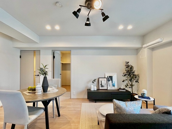 シルキーハイツ九段南_お洒落で開放感のあるリビングダイニングキッチンの写真1