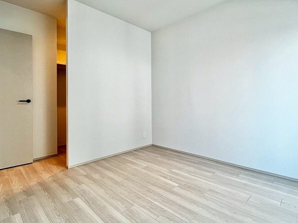 シルキーハイツ九段南_南西向きの洋室の写真1