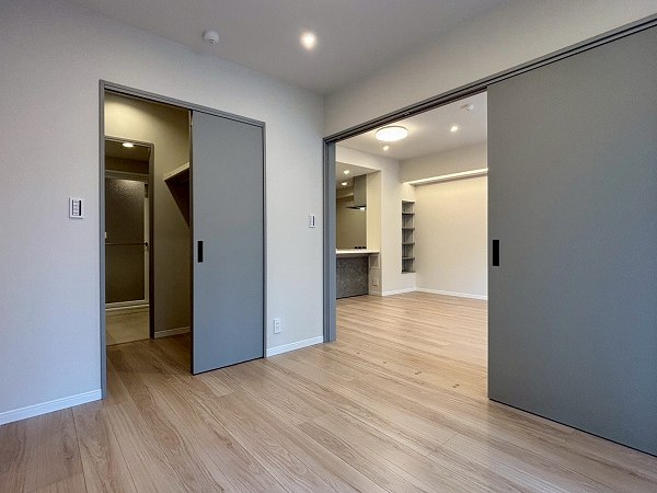 東京テラス_南向きの洋室の写真1