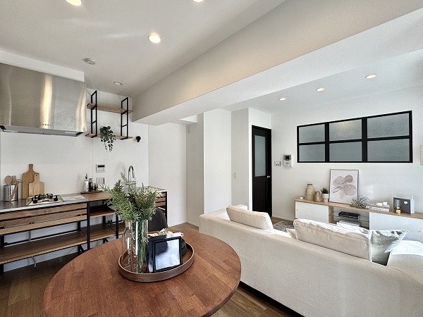 フロイント麻布_モダンなメインルームの写真