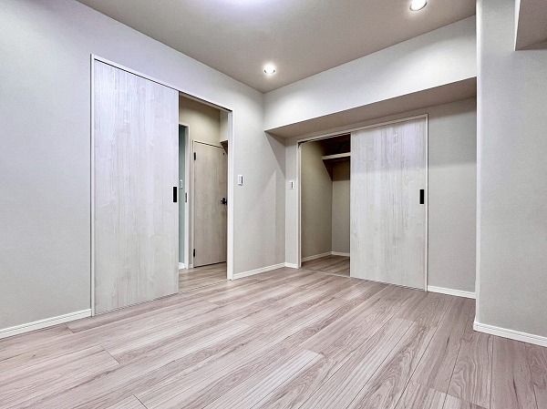 パレロワイヤル六番町_ウォークインクローゼットがある洋室の写真