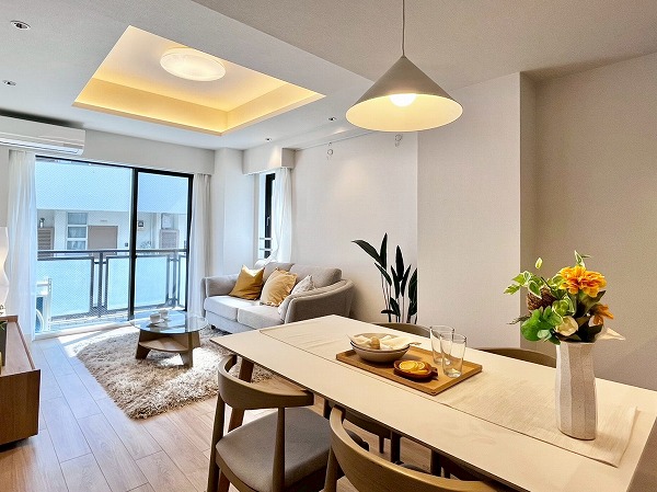 ロイヤルヴィーゼ学芸大学_お洒落なリビングダイニングキッチンの写真1