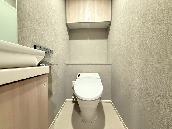 ピアース白金台三丁目_手洗い場がついているトイレの写真