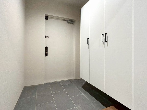 参宮橋ペアシティ_清潔感のある玄関の写真