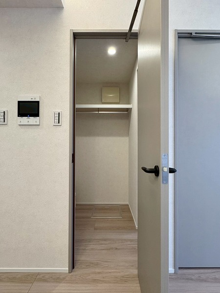 エルザ世田谷_ウォークスルークロゼットの写真