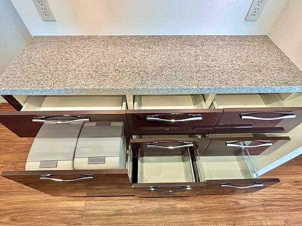 ザ・パークハウス晴海タワーズ　クロノレジデンス_カップボード下段の写真