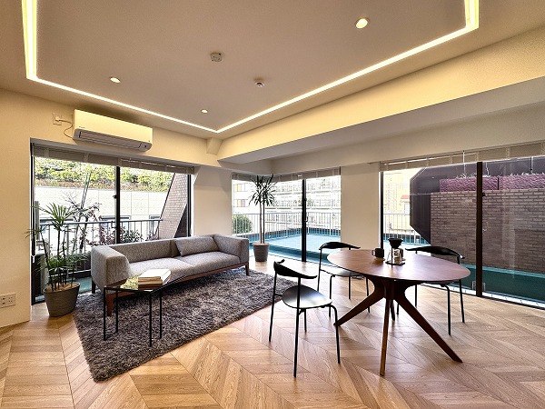 スカイプラザ赤坂_二面採光のメインルームの写真