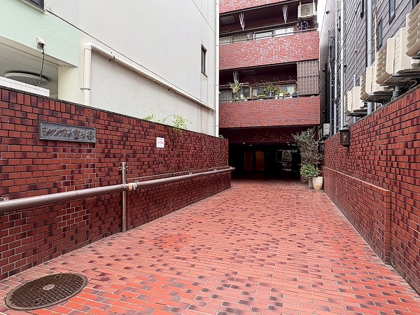 シャンブル富ヶ谷　アプローチ