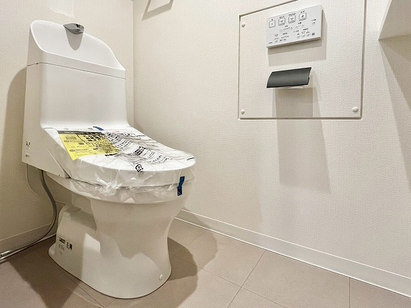 シャンボール第2目黒_ホワイト基調のトイレの写真