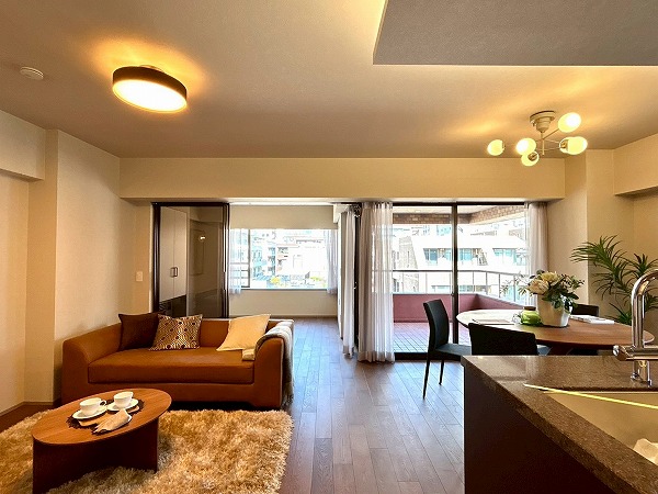 参宮橋ペアシティ_明るいリビングダイニングキッチンの写真