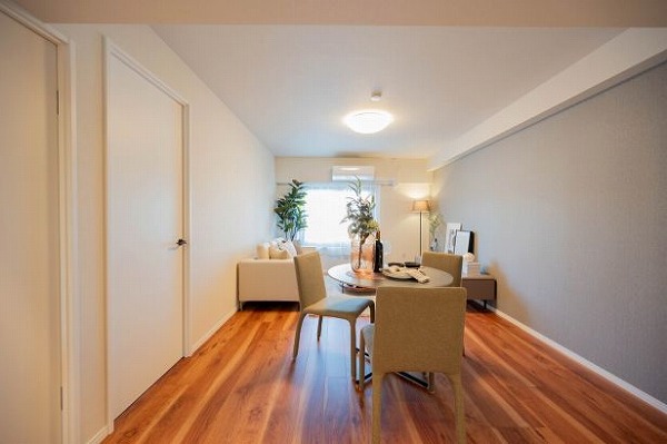 イトーピア南麻布マンション_広々としたリビングダイニングキッチンの写真