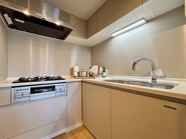 パークコート南青山ヒルトップレジデンス_リノベーション済みのキッチンの写真