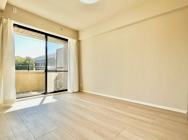 グランドステージ尾山台_南東向きの明るい洋室の写真