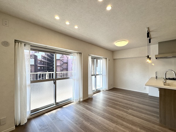 日商岩井東品川マンション_ゆとりのあるリビングダイニングキッチンの写真