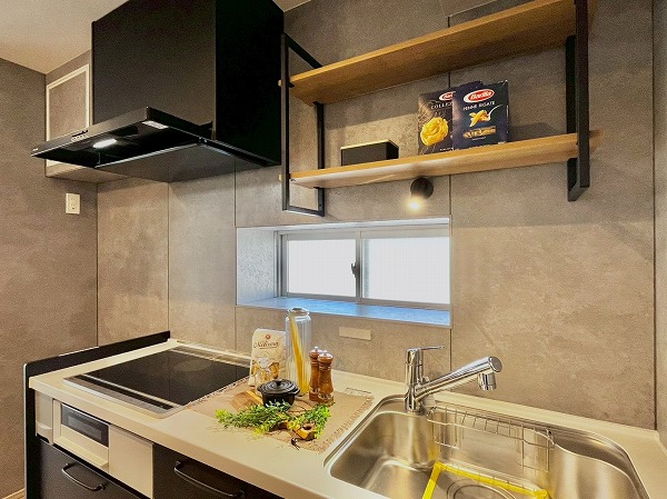 シルキーハイツ九段南_ブラウン基調のおしゃれなキッチンの写真