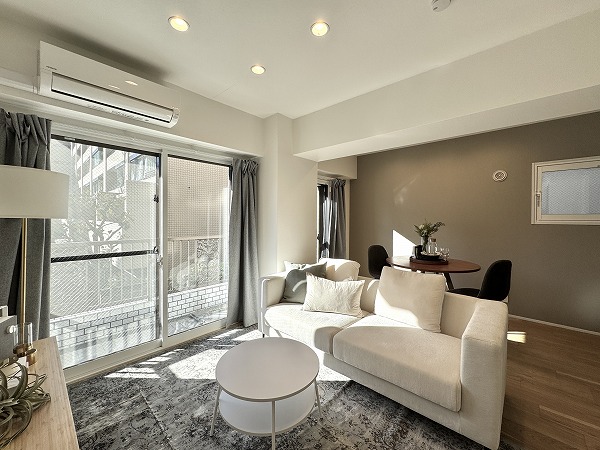 フロイント麻布_日当たりの良いメインルームの写真