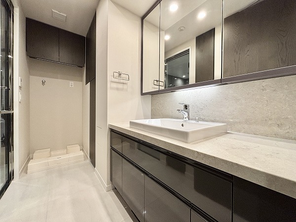 アトラス麻布台_清潔感のあるサニタリールームの写真