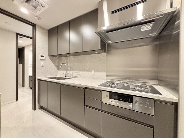 アトラス麻布台_ワークトップを確保したキッチンの写真