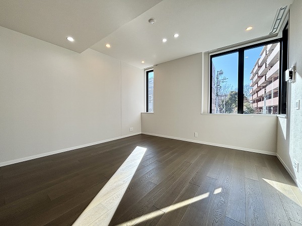 アトラス麻布台_陽当たりの良いリビングの写真