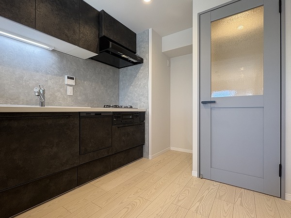 パラスト上目黒_リノベーション済みのキッチンの写真