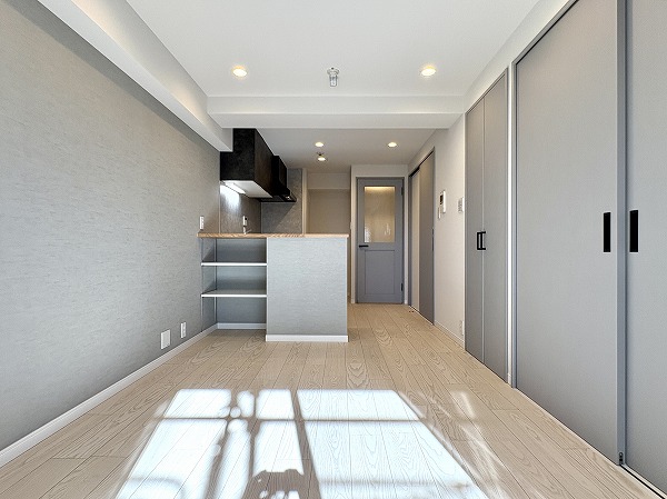 パラスト上目黒_木目調のリビングダイニングキッチンの写真