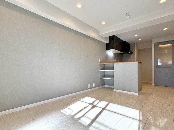 パラスト上目黒_風通しの良いリビングダイニングキッチンの写真