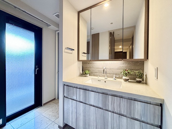 ドゥアージュコラッド松濤_清潔感のあるサニタリールームの写真