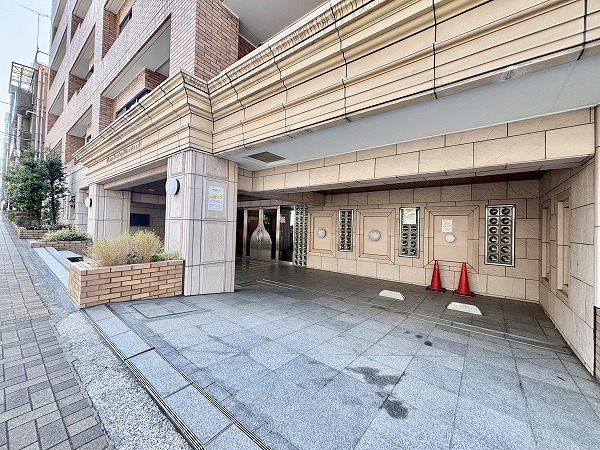 ライオンズマンション広尾南 駐車場