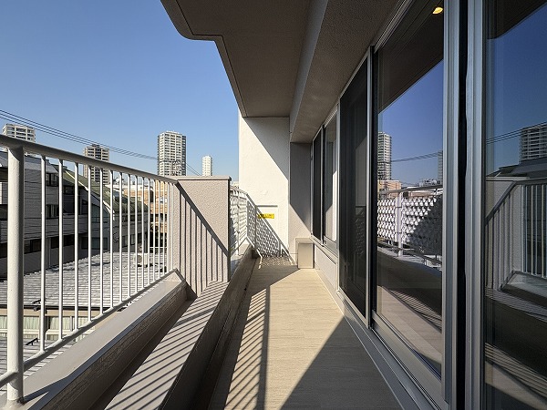 ドミール高輪_西向きのバルコニーの写真