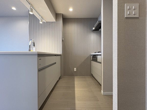 ドミール高輪_リノベーション済みのキッチンの写真