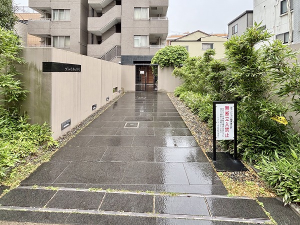 グランディ市谷柳町　アプローチ
