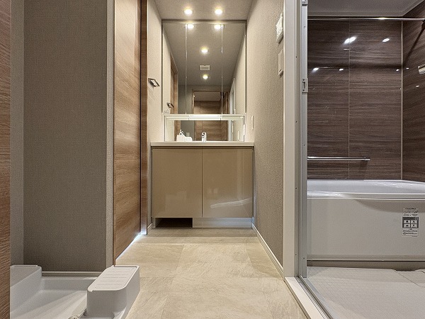 クレッセント渋谷神泉_広々としたパウダールームの写真