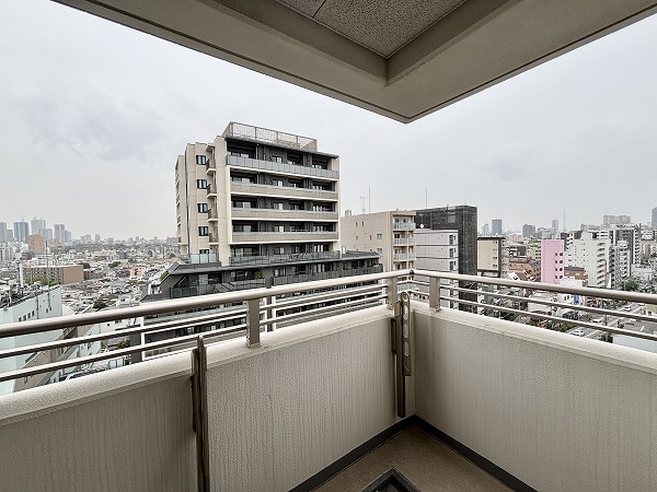 グランディ市谷柳町_北東向きのバルコニーの写真