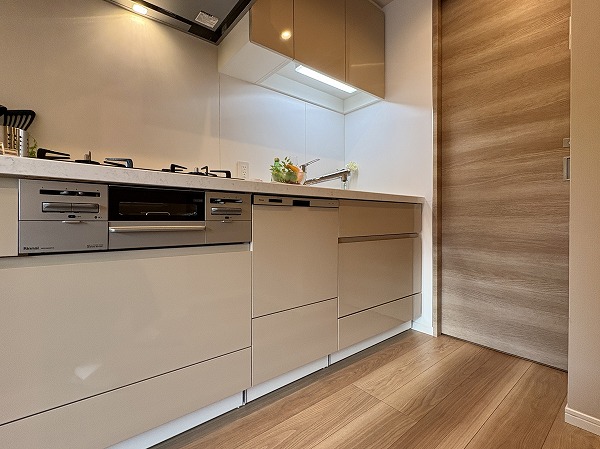 クレッセント渋谷神泉_リノベーション済みのキッチンの写真