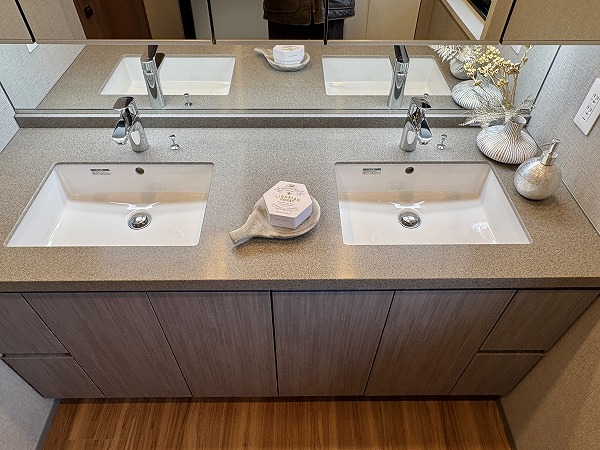 グランリビオ表参道_2ボウルの洗面化粧台の写真1