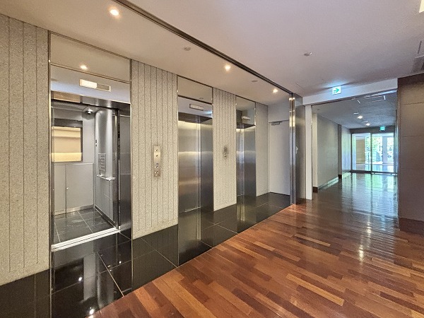 シティタワー新宿新都心　内廊下