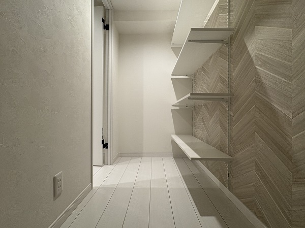 マンション高輪_リビングダイニングキッチン収納の写真3