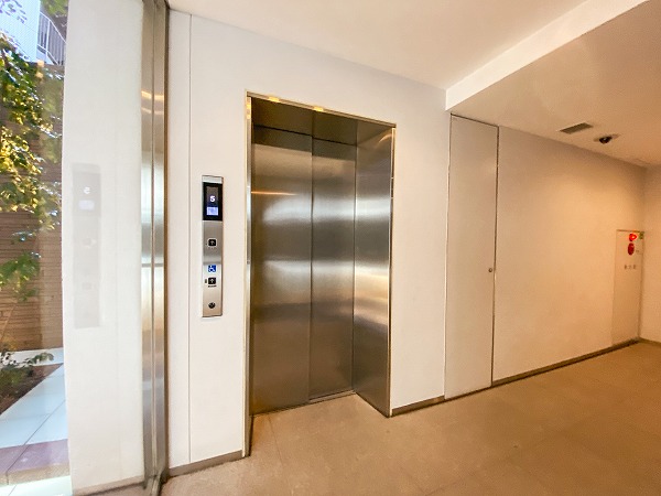 ブランズ麻布十番　エレベーターホール