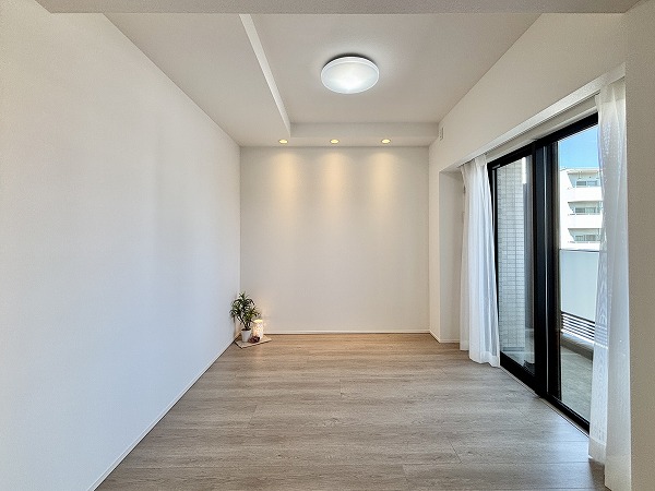 オープンレジデンシア小石川播磨坂_窓が大きい洋室の写真