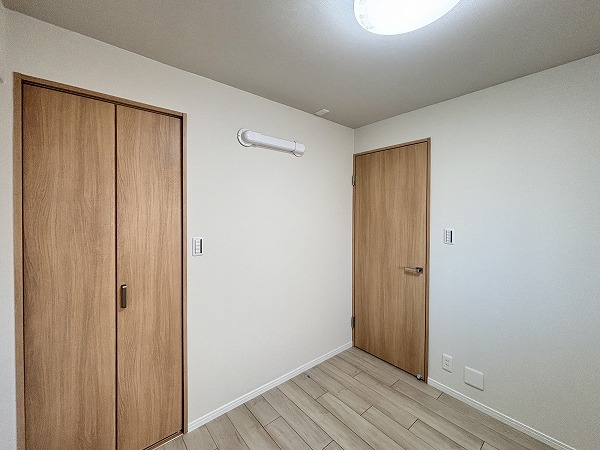 ライオンズマンション護国寺_クローゼット付きの洋室の写真