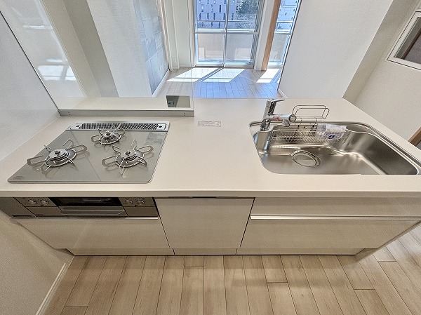 ライオンズマンション護国寺_ペニンシュラタイプのキッチンの写真