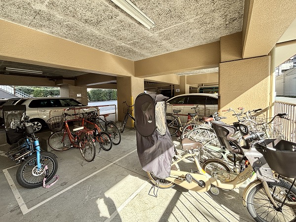 ライオンズマンション護国寺　駐輪場