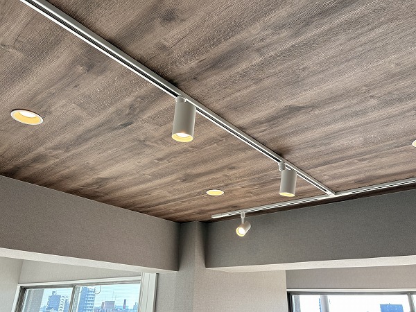 北千束スカイマンション_木目調の天井の写真