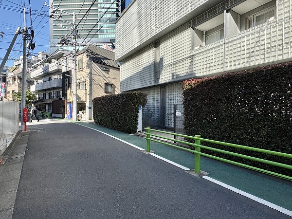 ザ・ランド代官山青葉台　エントランス前